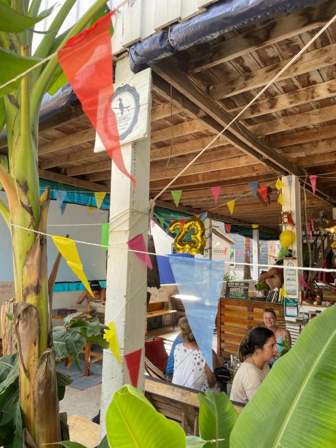 The Hornbill Hostel เกาะรงสำลน ภายนอก รูปภาพ